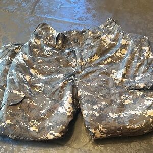 Gander Mountain Kids Hunting Insulated Cargo Pants in Digital Camo size Small